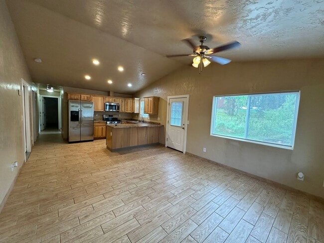 Building Photo - 36328 Murray Ln