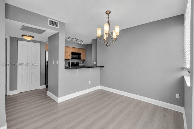 Building Photo - 2881 N Oakland Forest Dr