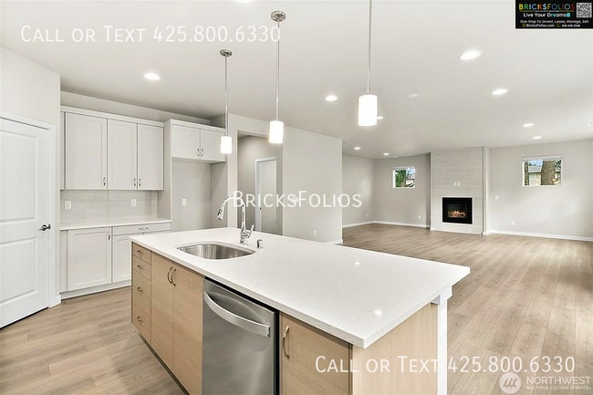 Building Photo - 16217 8th Ave E