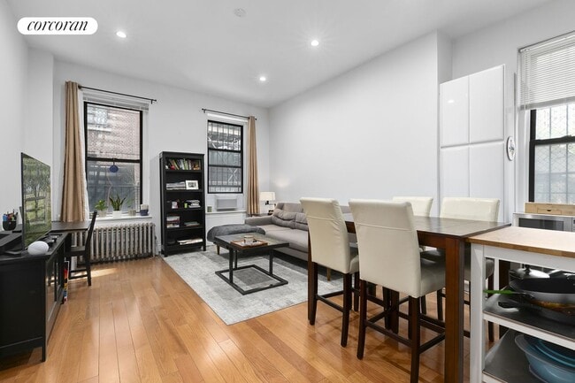 Primary Photo - 26 W 97th St