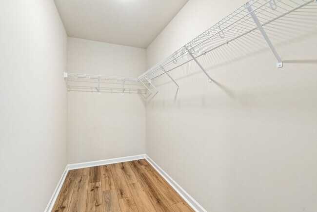 Building Photo - 1/2 off 1st months rent if you sign a lease by 6/1/26!