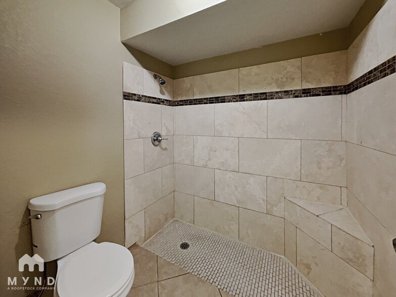 Building Photo - 10037 E Stella Rd