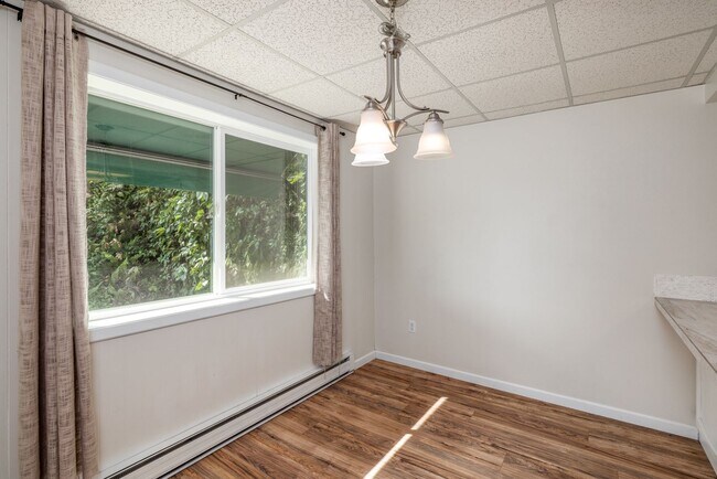 Building Photo - 603-605.5-6055 N Virginia Rd