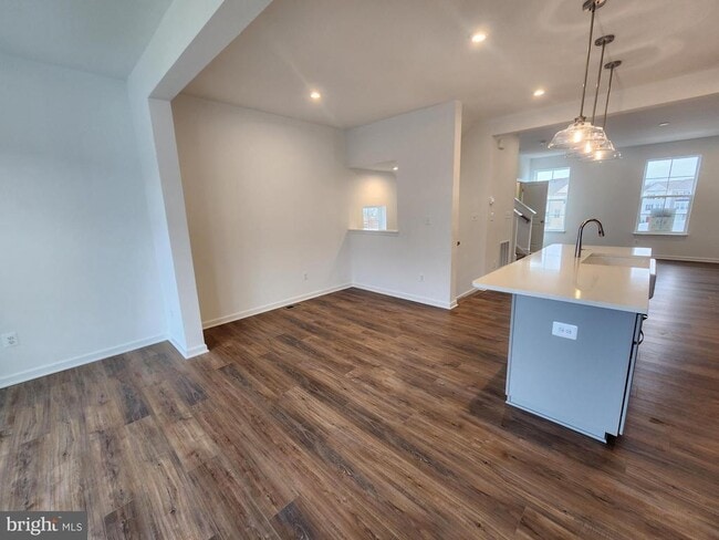 Building Photo - 500 Husky Trl