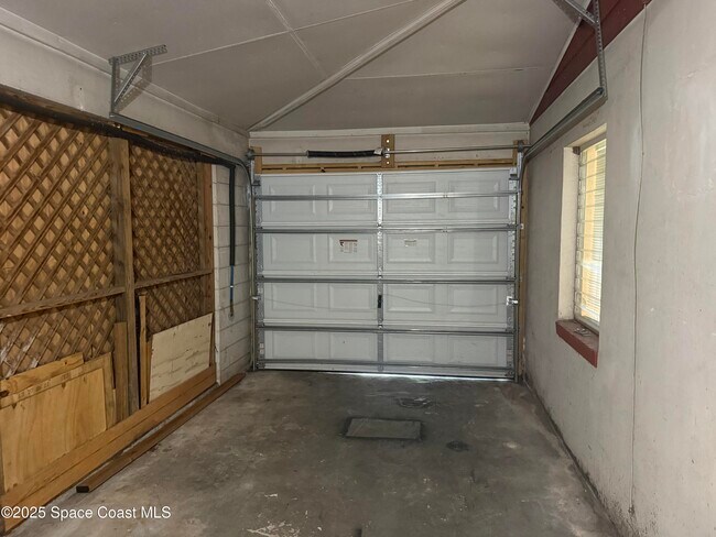Building Photo - 325 Patrick Cir