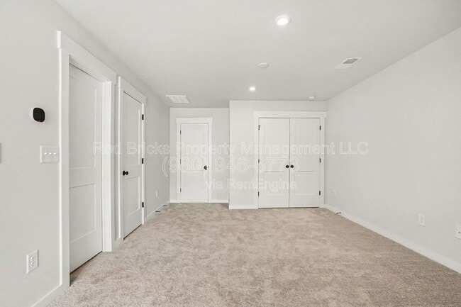 Building Photo - 9512 Munsing Dr