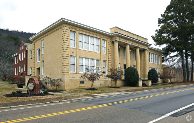 Building Photo - St Elmo