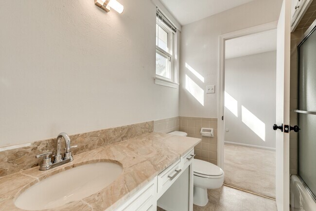 Building Photo - Overton Park Duplex!