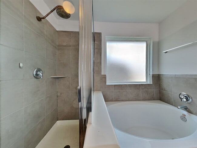 Building Photo - 10322 Urban Oak Trl