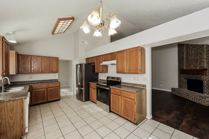 Building Photo - 3309 Creekwood Ln