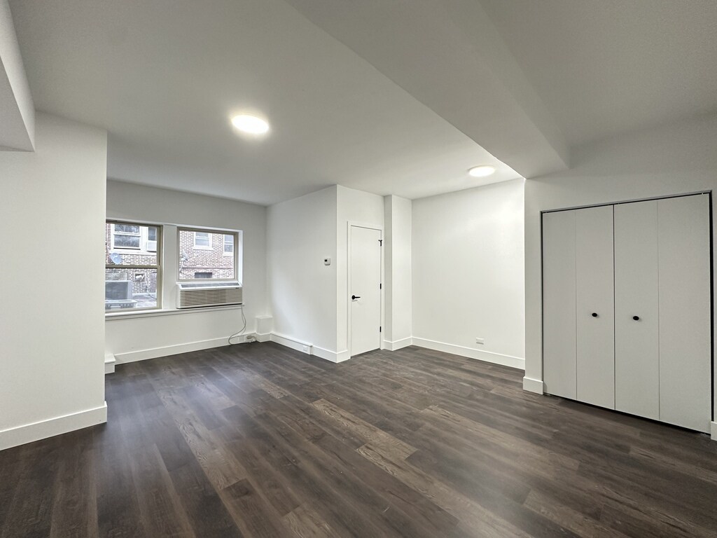 Building Photo - 1555 W Hollywood Ave