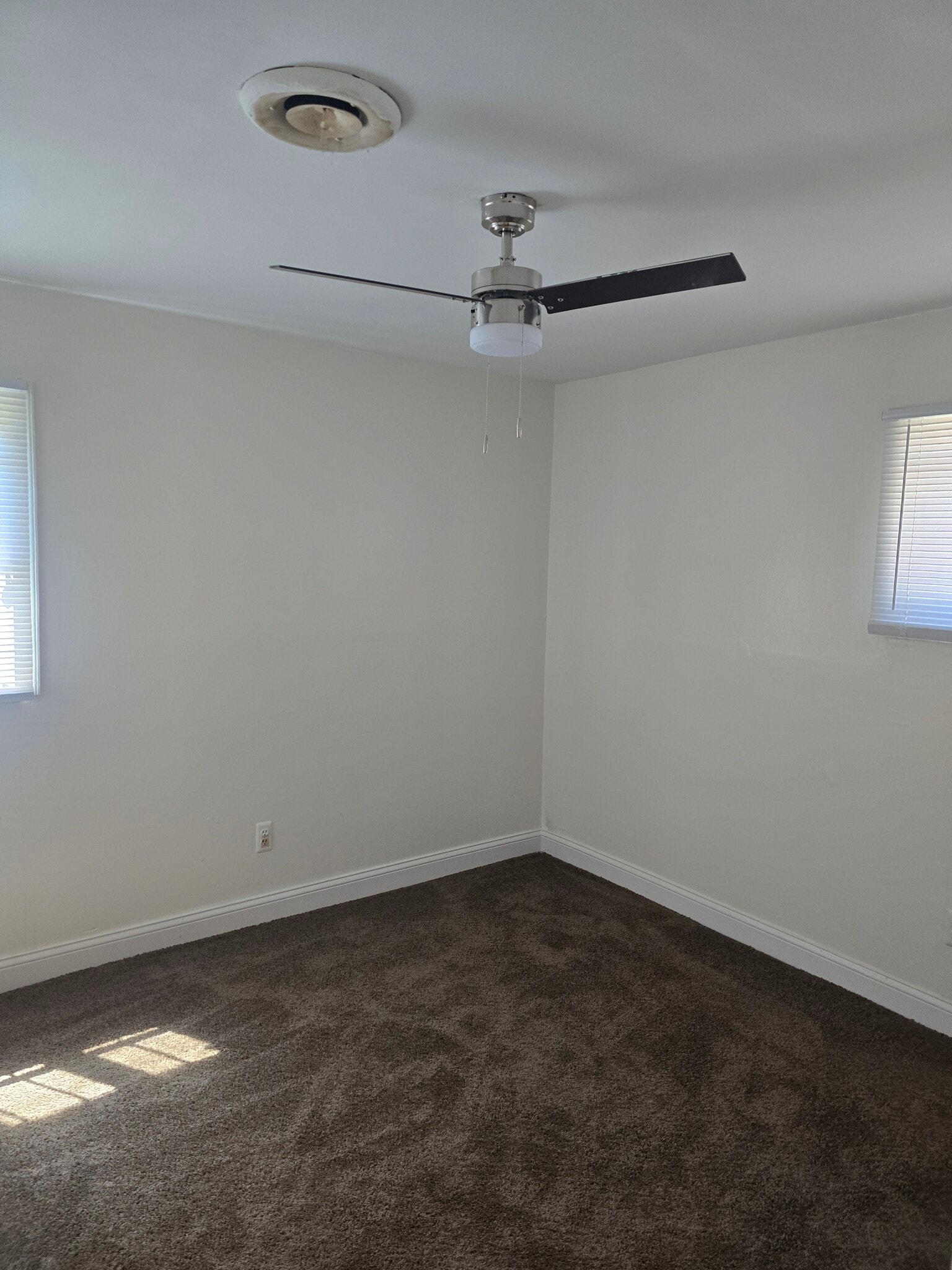 bed room - 7548 Elmhurst St