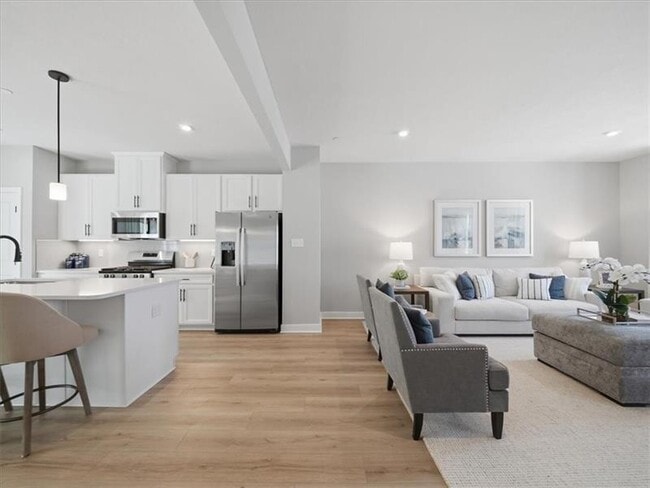 Building Photo - 201 Yellowwood Ct