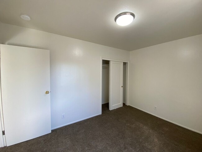 Building Photo - G1 | 940-942 Easton Avenue