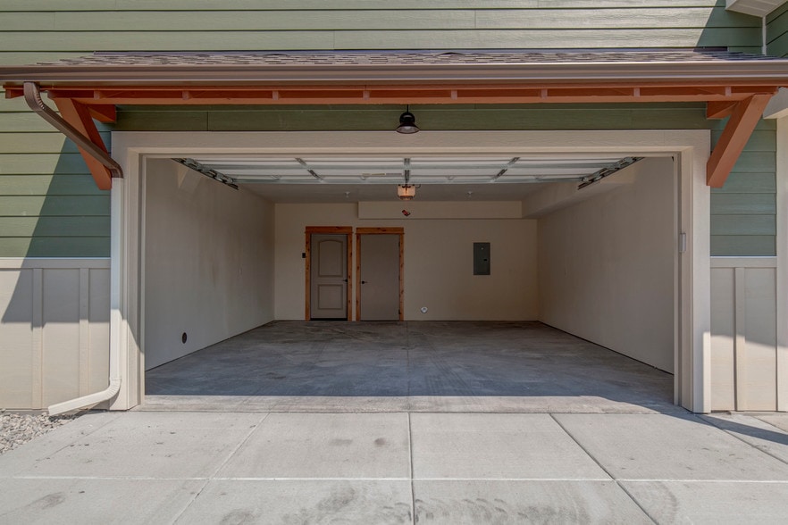 Building Photo - 4737 Sherwood Way