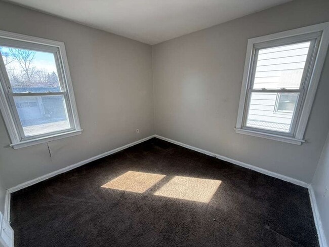 Building Photo - 2-BED, 1 BATH BEAUTIFUL SINGLE- FAMILY HOME IN MAPLE HEIGHTS!