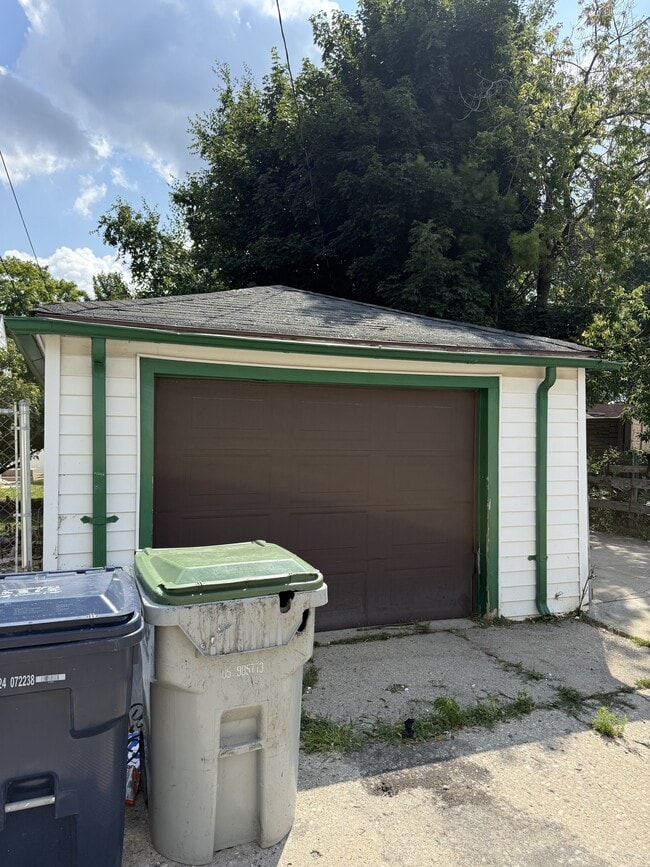 Building Photo - 3909 N 70th St