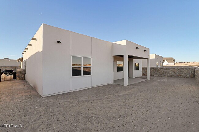 Building Photo - 832 Eltham Dr