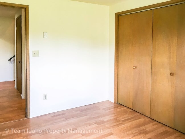 Building Photo - Taylor Ave Tri-Plex