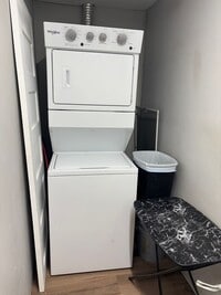 Building Photo - 720 Main St