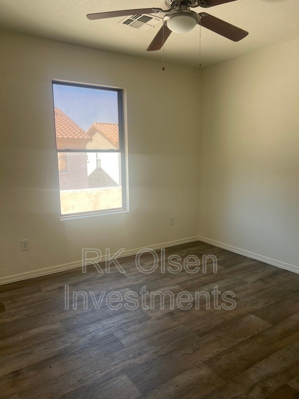 Building Photo - 8901 E Oro Ave