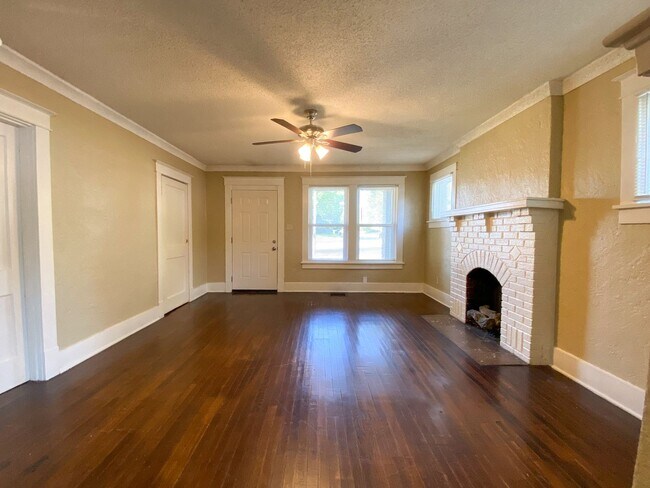 Building Photo - 2 bedroom, 1 bath near Jackson and Maury / Midtown Memphis