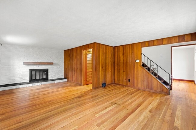 Building Photo - AVAILABLE JULY 1ST!! GORGEOUS 3 BED / 2 BATH HOME IN PENN HILLS!