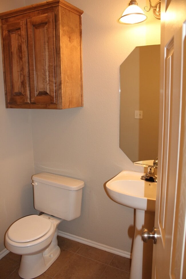 Building Photo - 3077/3079 SS