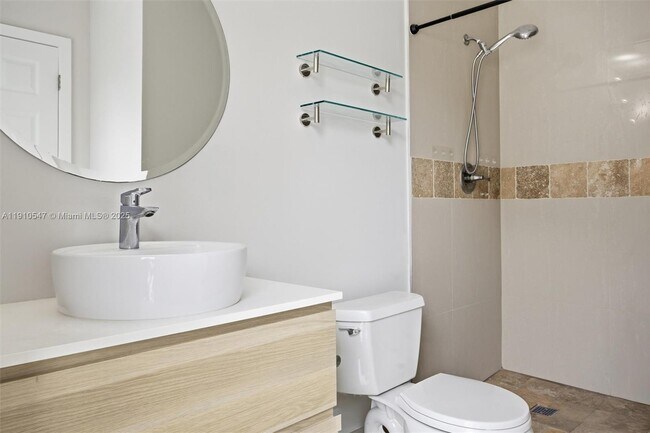 Building Photo - 5250 SW 96th Ave