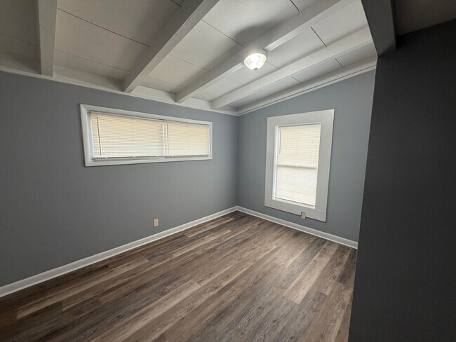 Building Photo - 1582 Bluebird Ln