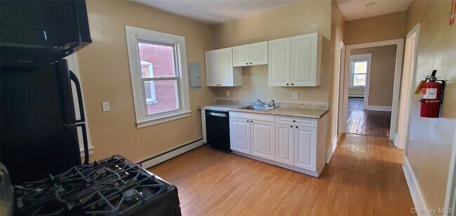 Building Photo - 197 Winnikee Ave