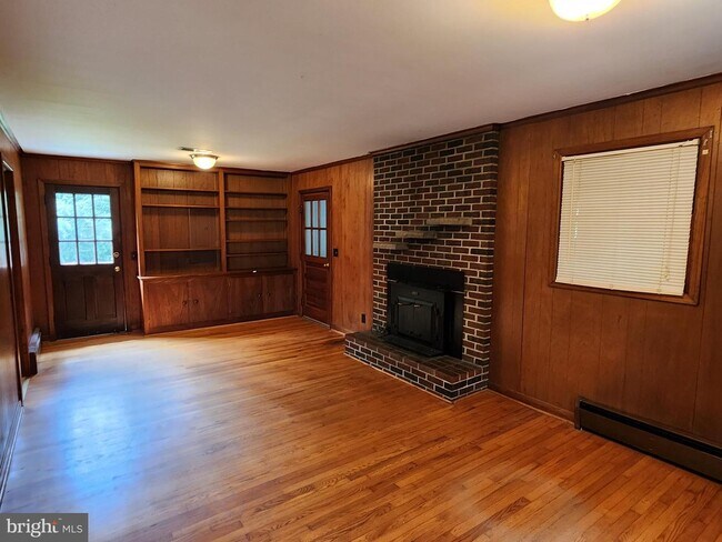 Building Photo - 17158 Ferry Dock Rd