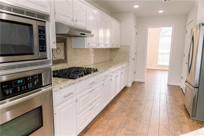 Building Photo - 3 Acorn Cir