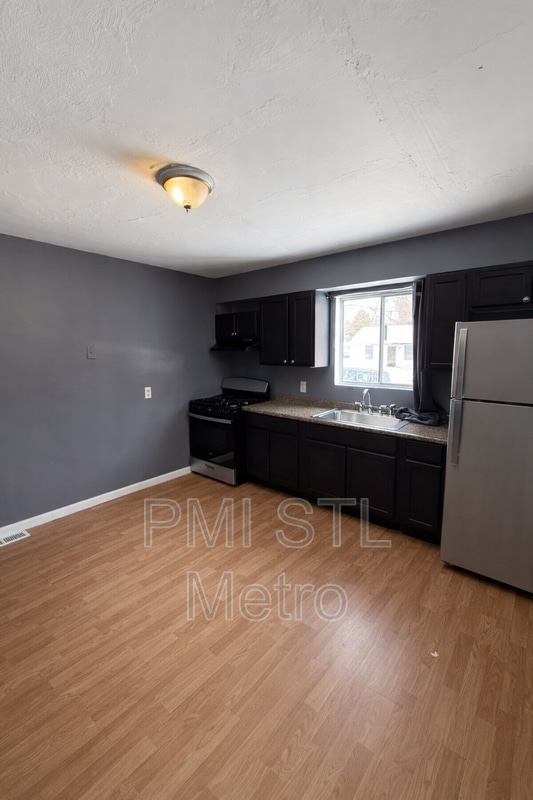 Building Photo - 10189 Count Dr