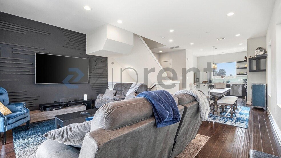 Building Photo - Unit