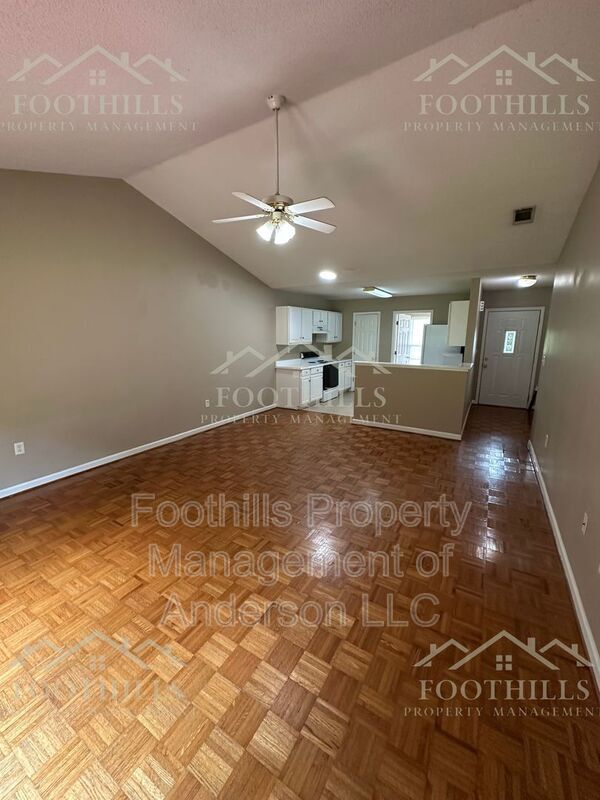 Building Photo - 1419 Oak Hill Dr