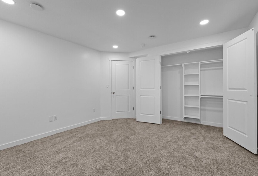 Building Photo - 4052 W Harper Ln