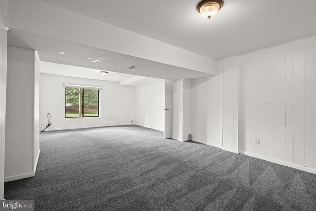 Building Photo - 5 Whitebridge Ct