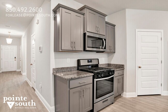 Building Photo - 390 Gemini St