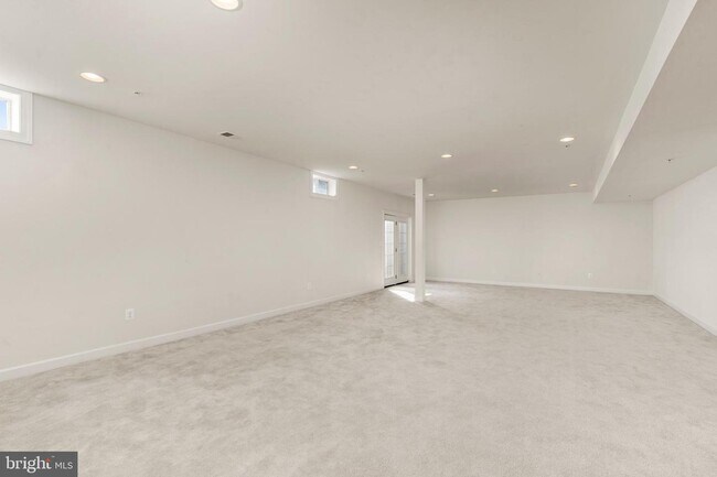 Building Photo - 15305 Sweetbay St