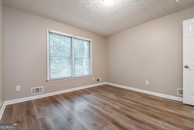 Building Photo - 120 Brookhaven Ln