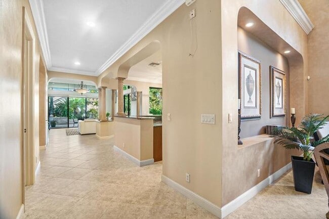 Building Photo - 3483 Collonade Dr