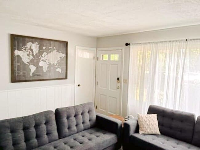 Building Photo - Close to Notre Dame, updated 3 bedroom 1 bath home.