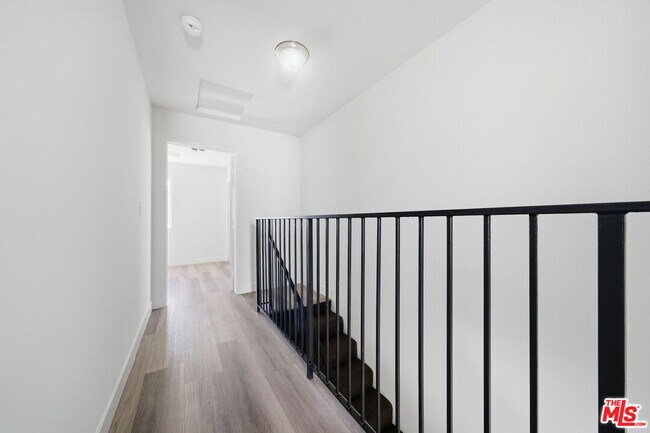 Building Photo - 6616 Sylmar Ave