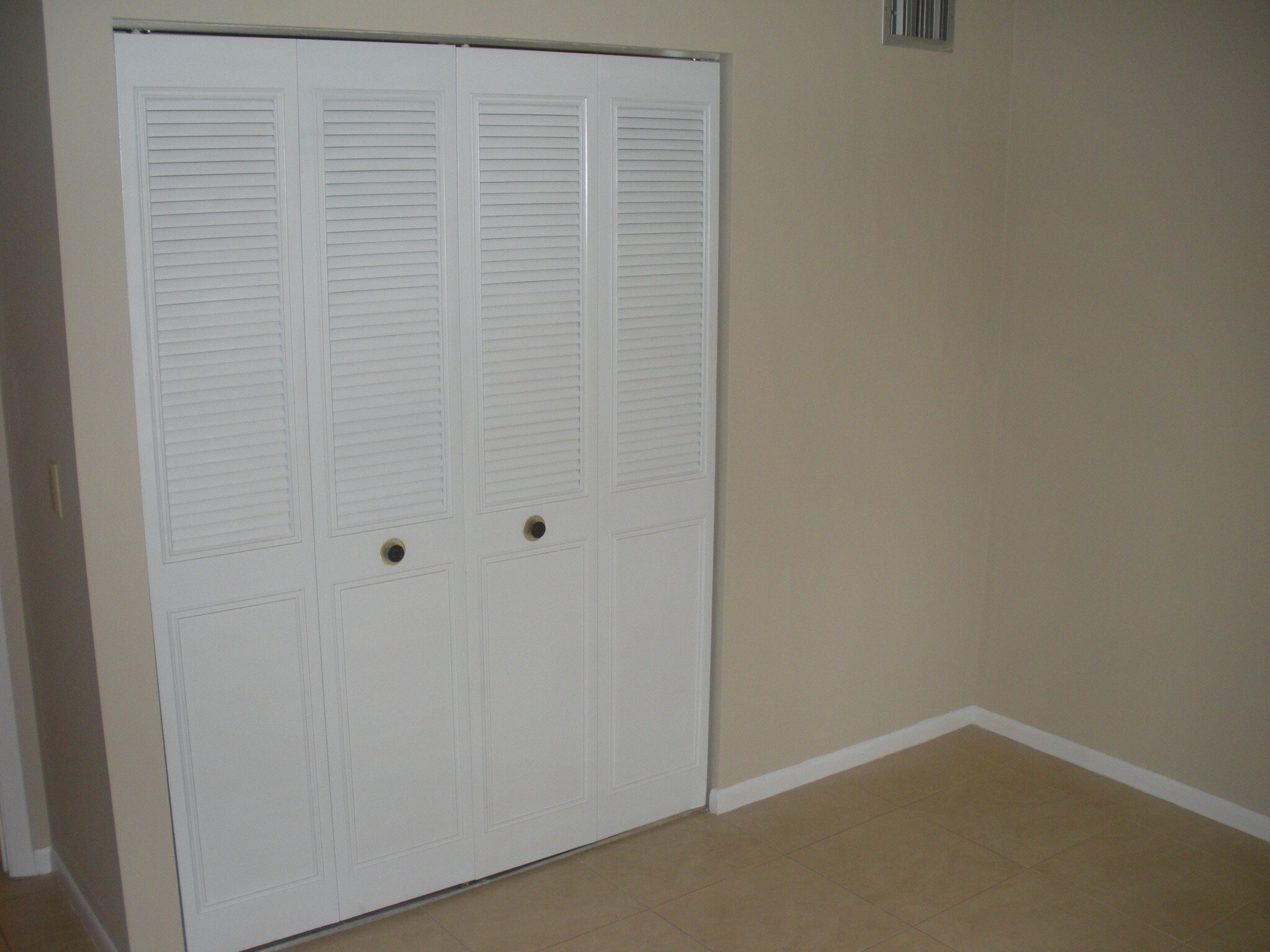 Building Photo - 208 Foxtail Dr