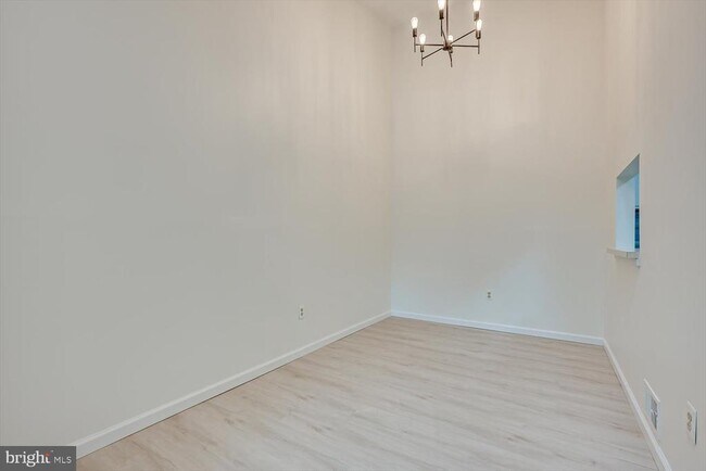 Building Photo - 64 Taylor Dr