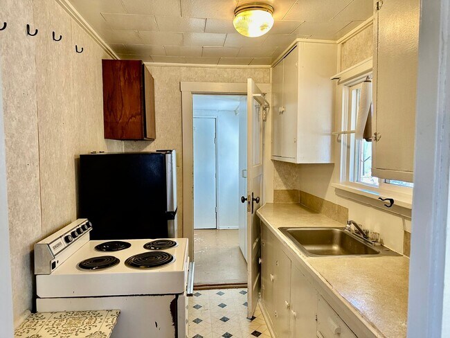 Building Photo - Hard to find 1 Bed 1 Bath House