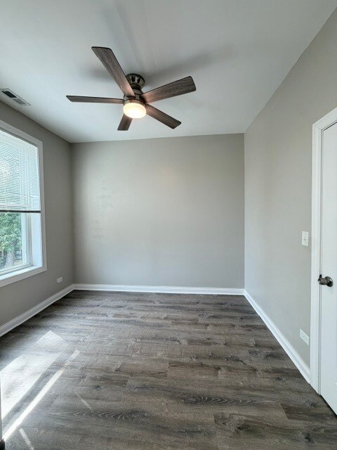 Building Photo - 1414 W Summerdale Ave