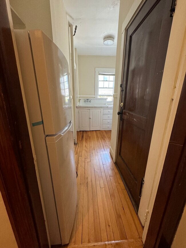 Building Photo - 17 Story St