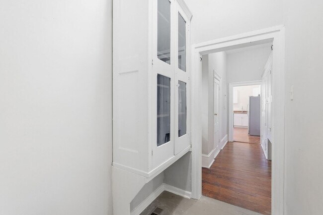Building Photo - 320 E 31st St